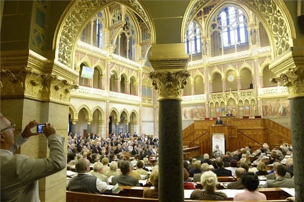 Orbán: a következő évek feladata a polgári Magyarország berendezése