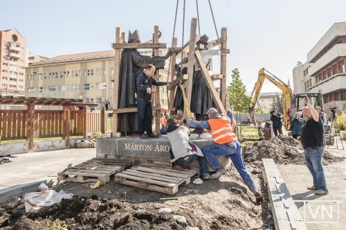 A helyére került a Márton Áron-szoborcsoport
