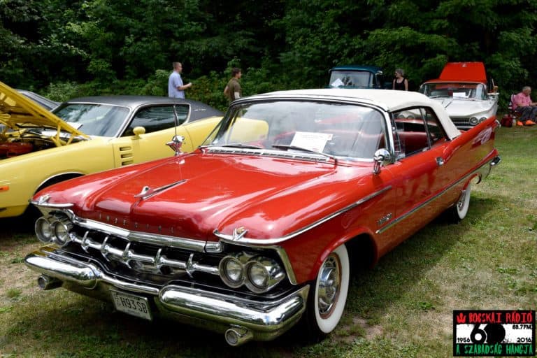 Régi autókiállítás volt a második hirami pikniken