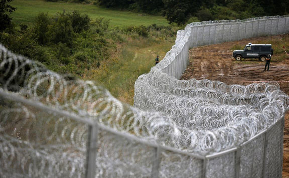 Ausztria felkészült arra, hogy kerítést húzzon fel a magyar határ mentén