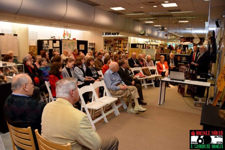 1956 emlékére szervezett kiállítás megnyitója a Clevelandi Magyar Múzeumban