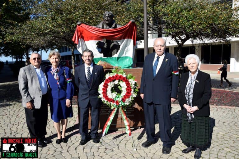 Megemlékezés és koszorúzás a Mindszenty plázánál