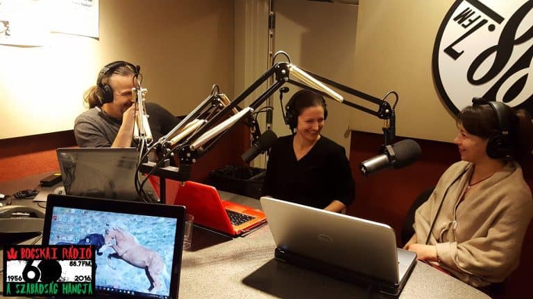 Facskó Györgyi és Török Karola KCSP-s ösztöndíjasok stúdiónkban jártak