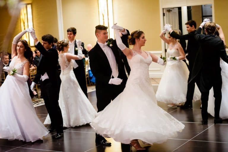 Itt volt a farsang, állt a bál