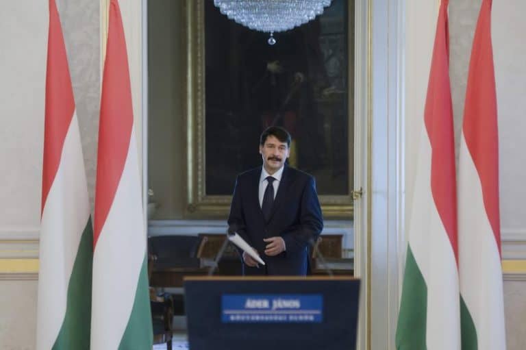 Aláírta az államfő a felsőoktatási törvény módosítását