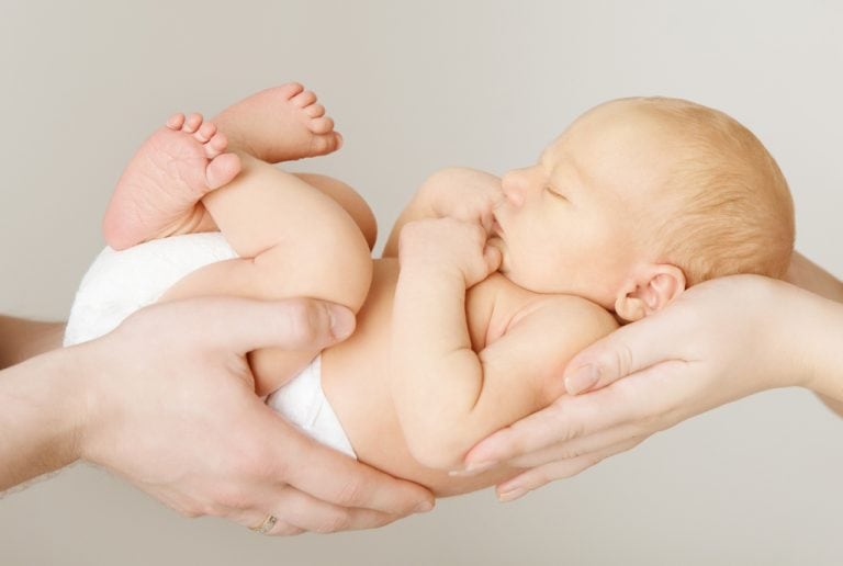 Több gyerek született külföldön, mint belföldön Romániában