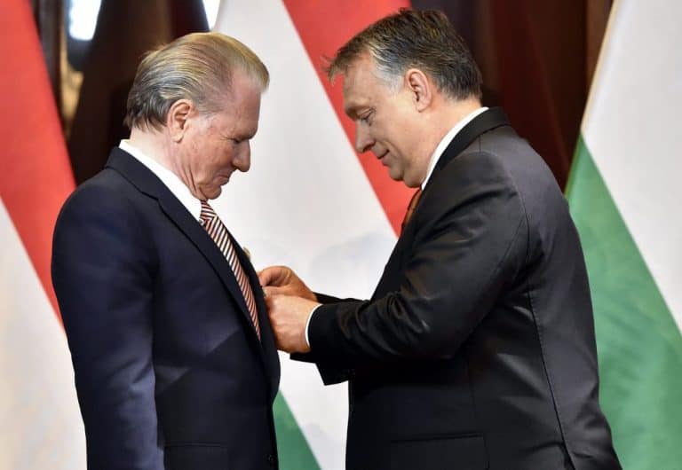 ORBÁN VIKTOR A MAGYAR ÉRDEMREND NAGYKERESZTJÉT ADTA ÁT PÉTERFFY TAMÁSNAK