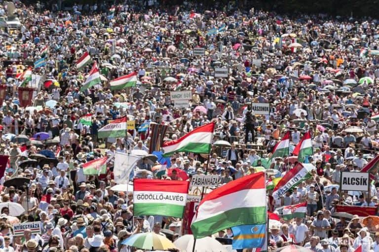 Csíksomlyó szónoka: „a gondok oka, hogy sokakból kiveszett a hit”