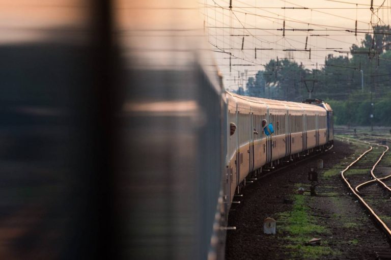 Úton a Boldogasszony-zarándokvonat Csíksomlyó felé