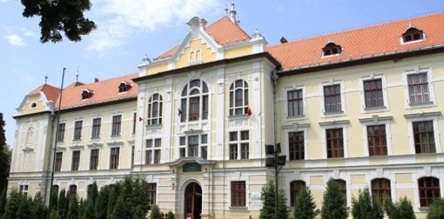 A magyar külügyminisztérium bekérette a román nagykövetet a katolikus gimnázium miatt