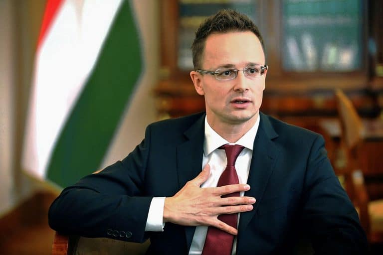 Szijjártó Péter: Nem hagyjuk magukra az Erdélyben és Kárpátalján élő magyarokat – a Transindex.ro portálról