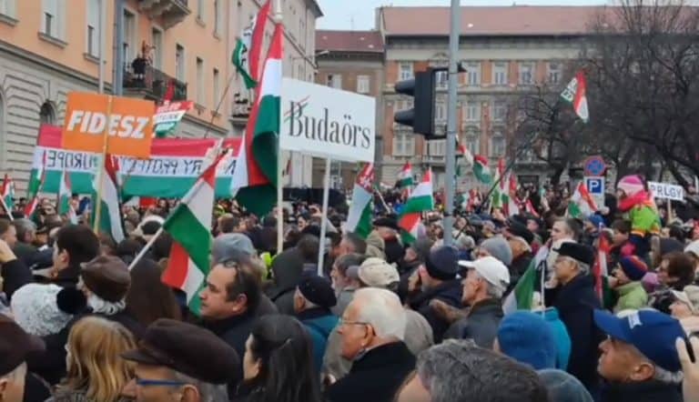 KÉT KILOMÉTER HOSSZÚ VOLT A BÉKEMENET! – VIDEÓVAL