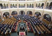 A PARLAMENTBEN IS MEGEMLÉKEZTEK 1920. JÚNIUS 4-RŐL