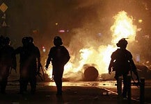 Erőszakba torkollott a bukaresti tüntetés (Videó + fotók!)