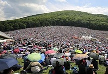 Több tízezer embert várnak az erdélyi dombok közé