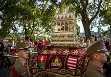 Áthelyezik a Szent Jobbot