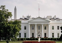 “Ne essenek kétségbe” – McCain halála után üzent