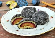 Házi szilvásgombóc mákos bundában