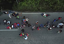 Több száz katonát vezényel a mexikói határra az USA