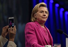 Álságos az Orbánt kritizáló Hillary Clinton