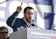 Az olaszok közel kétharmada támogatja Salvini szigorú migrációs politikáját