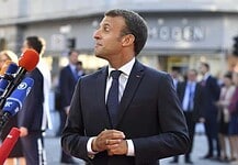 Összeomlott Macron kommunikációja, távozik a szövegírója