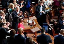 Letették az esküt az új amerikai törvényhozók, Nancy Pelosit választották meg házelnöknek