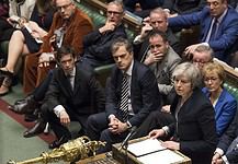 Súlyos vereséget szenvedett Theresa May: az angol alsóház elutasította a Brexit-tervet