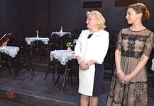 Jótékonysági színházi előadás és rózsahölgyavatás Beregszászban