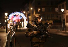 Három férfit is őrizetbe vettek a strasbourgi terrortámadással kapcsolatban