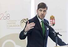 Ministerial Commissioner Hails Meeting of Hungarian Weekend Schools