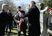 Felavatta Bartók Béla emlékművét a magyar és a lengyel elnök Kielcében