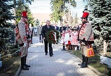 Nagyváradon és Krasznán román nemzeti szalagos koszorúkkal „emlékezett” 1848 hőseire az RMDSZ