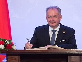 A szlovák elnök megvétózta a magyar himnusz éneklését büntető törvényt
