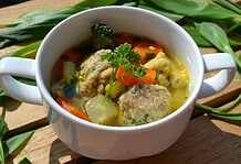 Zöldséges húsgombócleves