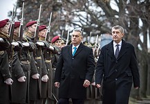 Babiš a V4NA-nak: Nem Brüsszelnek kell eldöntenie, kivel éljünk együtt