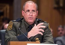 Trump új vezetőt nevez ki az amerikai bevándorlás- és vámügyi hivatal élére