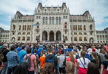 Trianon anniversary: 5,000 children was singing the Hungarian national anthem – VIDEO