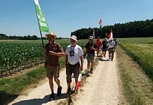 Megríkatták a francia polgármestert, megáldotta őket a Toul-i plébános – 1600 kilométert gyalogolnak a magyar Trianon-zarándokok