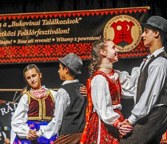 Megkezdődött a Bukovinai folklórfesztivál Bonyhádon
