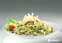 Szélesmetélt zöldborsóval szalonnával