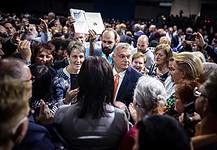 Újraválasztották a kormánypárt elnökévé Orbán Viktort