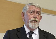 Kásler: Elektromos személyautókat vásárolt a kormány kórházaknak