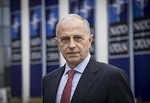 Mircea Geoană lett a NATO második legerősebb embere