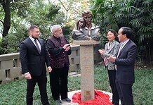 Petőfi Sándort és Szendrey Júliát ábrázoló szobrot avattak Kínában