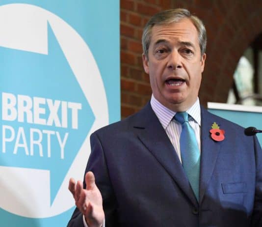 Farage választási szövetséget ajánl Boris Johnsonnak