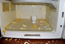 5 étel, amit sose melegíts fel a mikróban, mert mérgezővé válhat