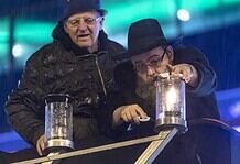 Meggyújtották az első hanukagyertyát a Nyugati téren