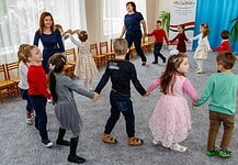 Magyar kormánytámogatással felújított óvodát adtak át Ungváron