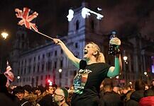 Hatalmas tömeg ünnepelte Londonban a brexitet